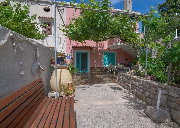 Appartement In 33624 Veli Lošinj