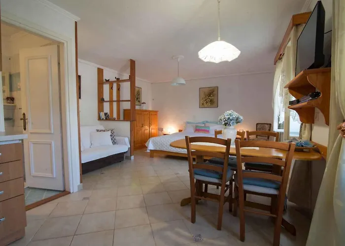 Appartement In 33624 Veli Lošinj