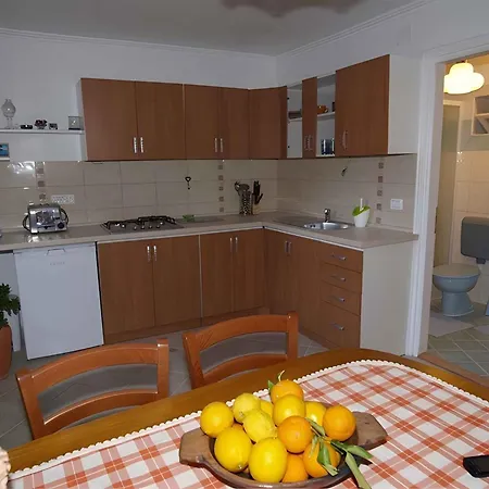 Appartamento In 33624 Lussingrande